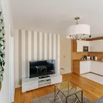 Apart111 Rodzinny 3 - 2 Sypialnie- Sauna, Silownia Apartman