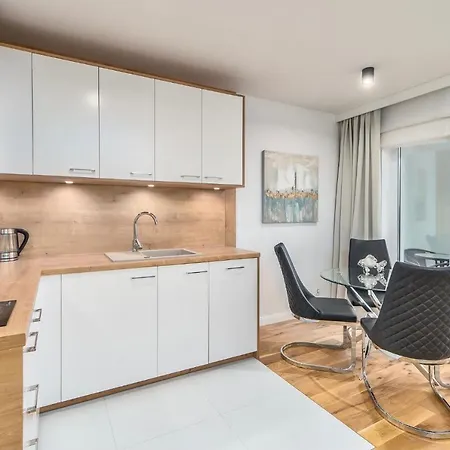 Apart111 Rodzinny 3 - 2 Sypialnie- Sauna, Silownia Appartement *